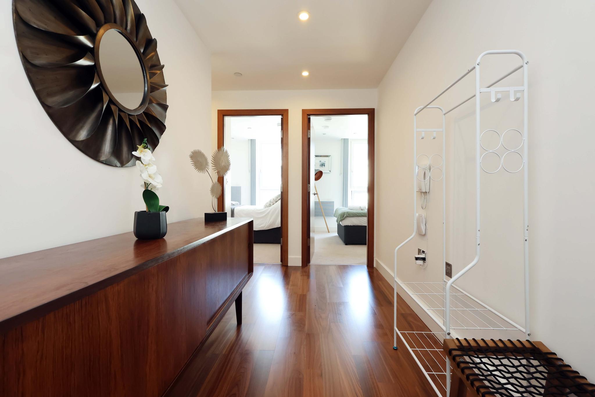 Central Apt-Parking-2Bed-2Bath-By FabAccommodation5