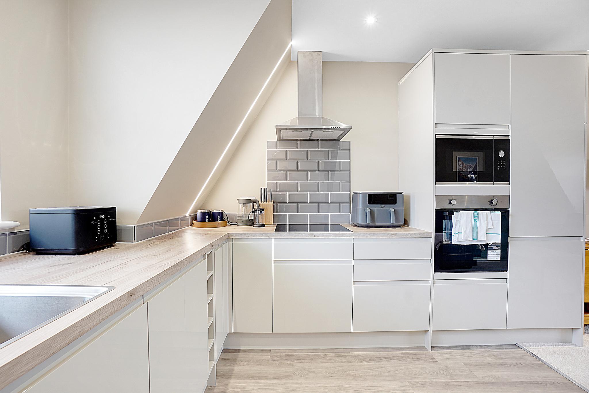 3BR Apt w/ Ensuite + Parking2