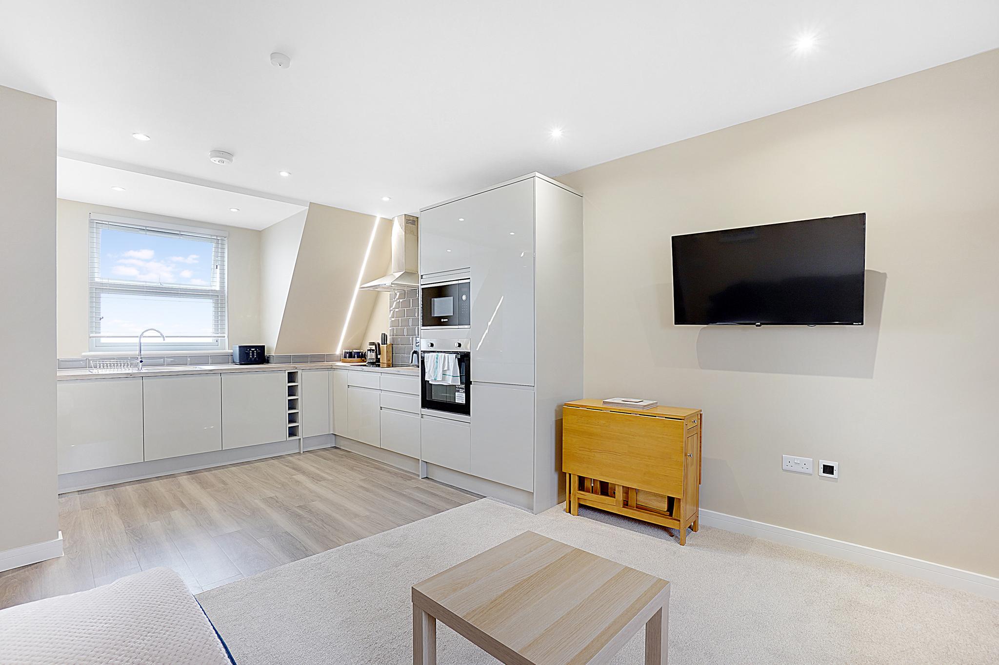 3BR Apt w/ Ensuite + Parking5