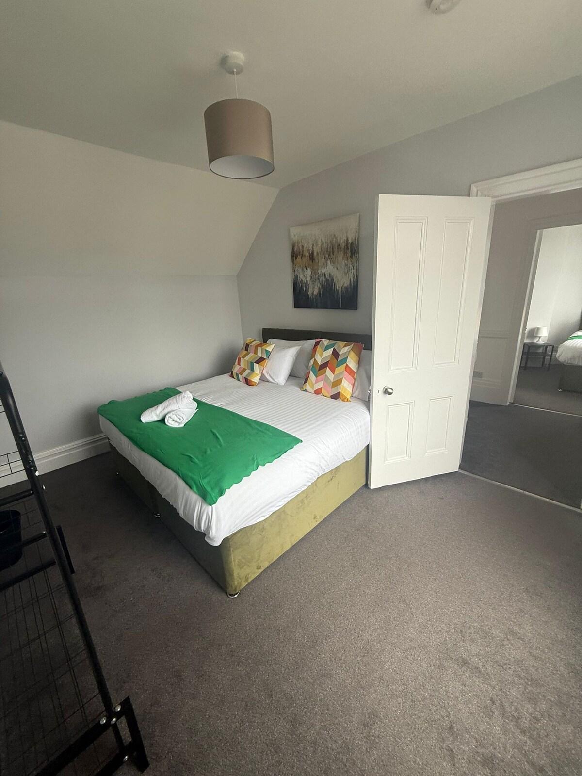 Spacious 3BR - Off-Street Parking -Nxt to Hospital3