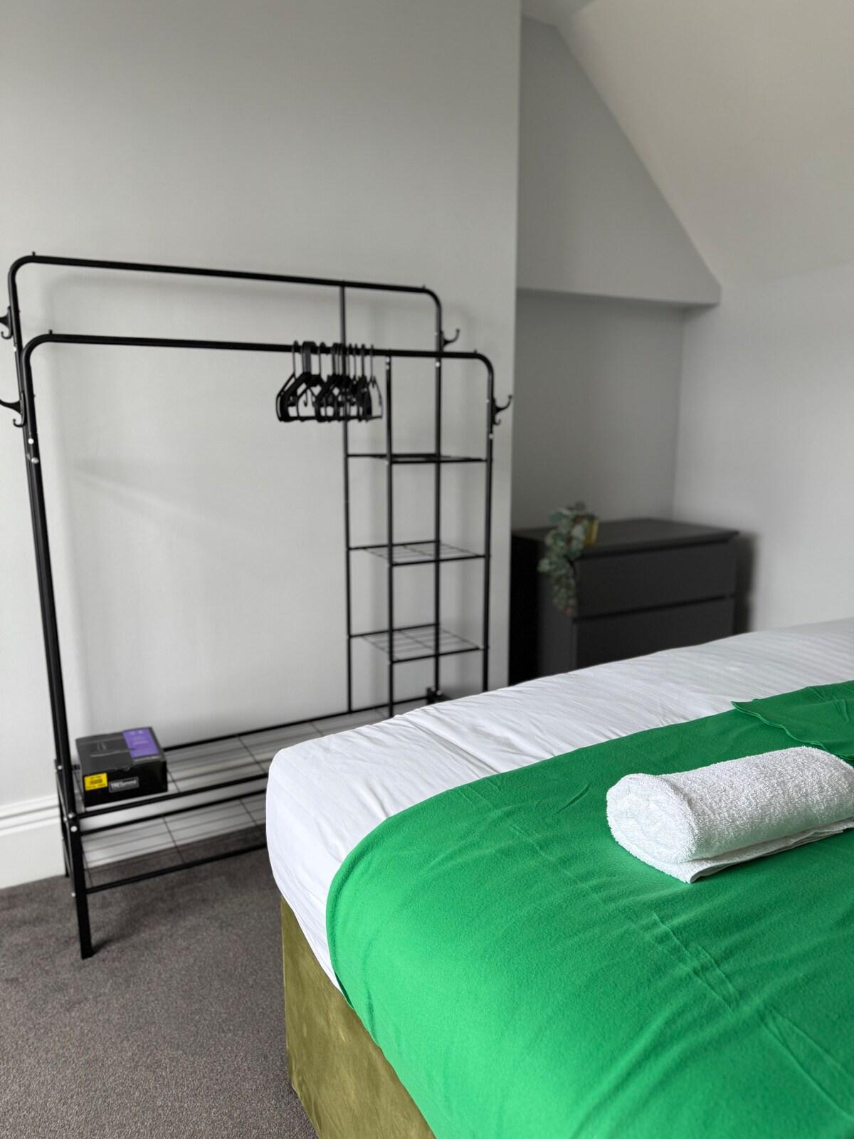 Spacious 3BR - Off-Street Parking -Nxt to Hospital5