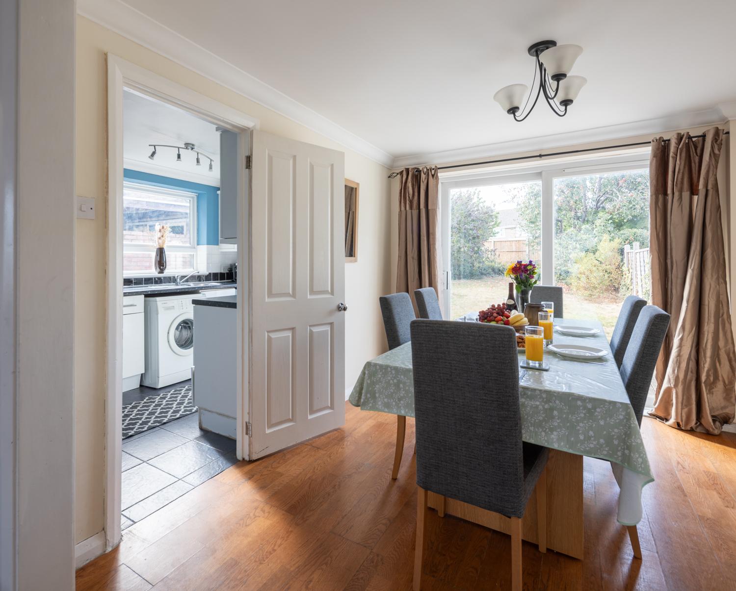 Business & Group Stays-3 Bed Home-Parking & Garden3
