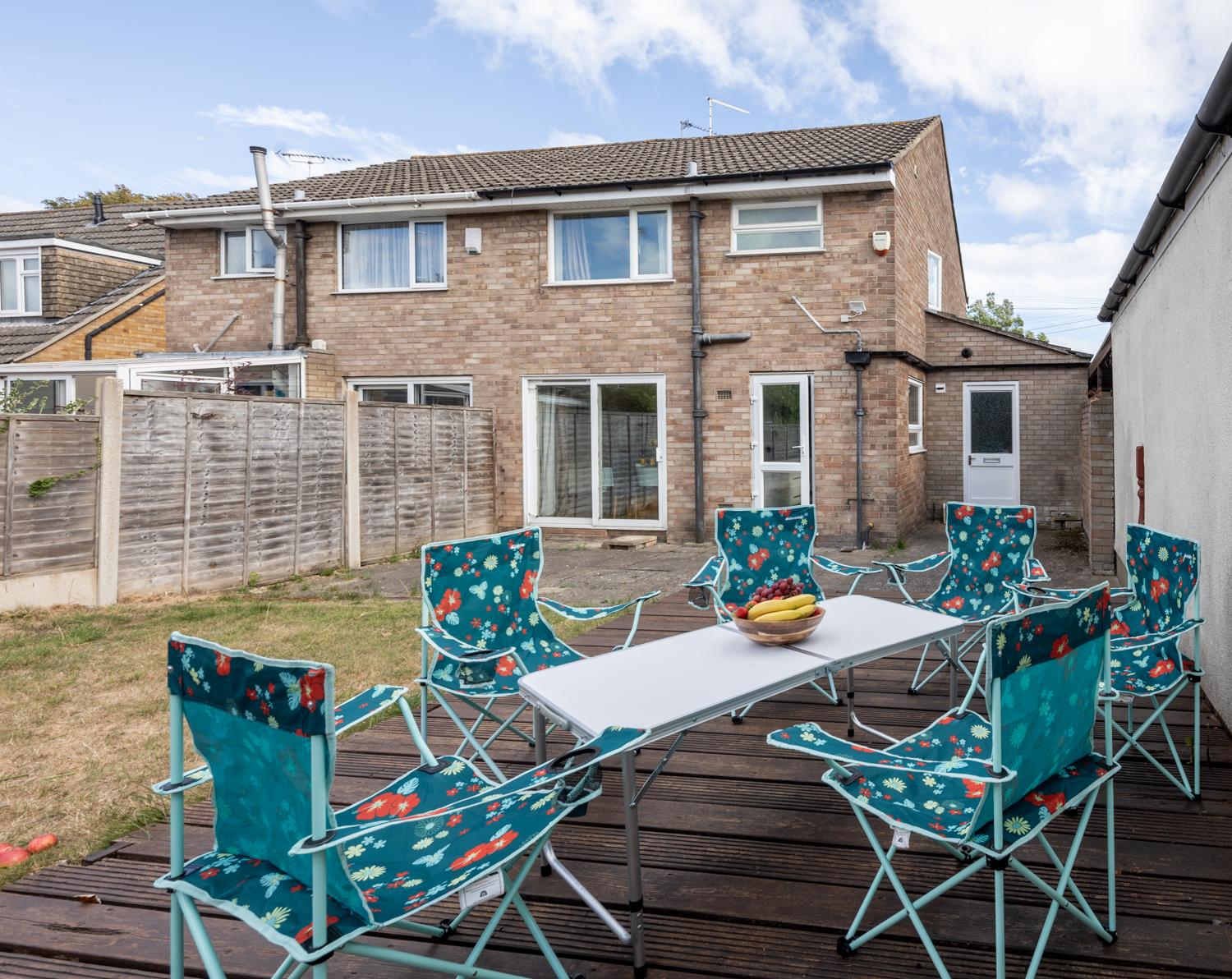 Business & Group Stays-3 Bed Home-Parking & Garden6