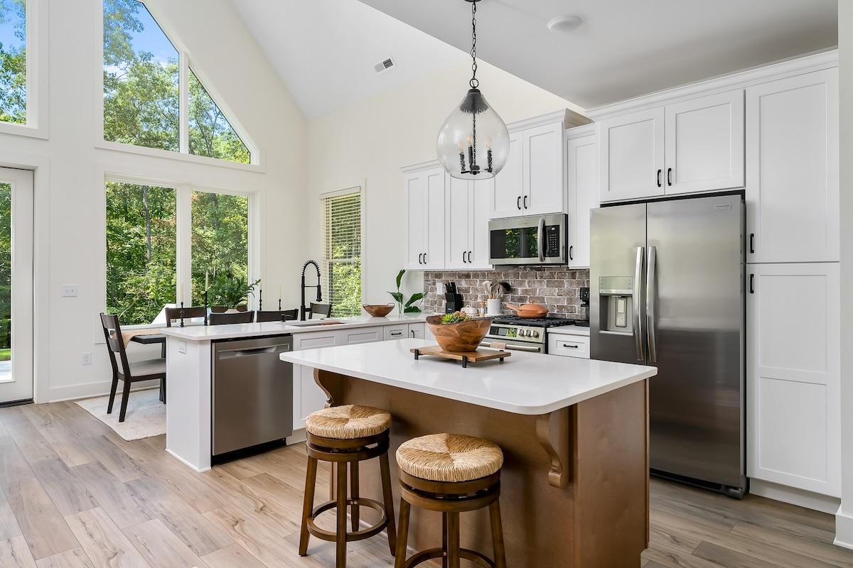 New construction close to 12 Mile Park & Clemson!3