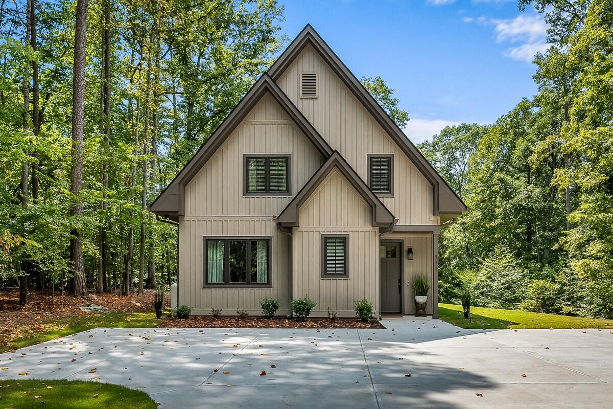New construction close to 12 Mile Park & Clemson!1