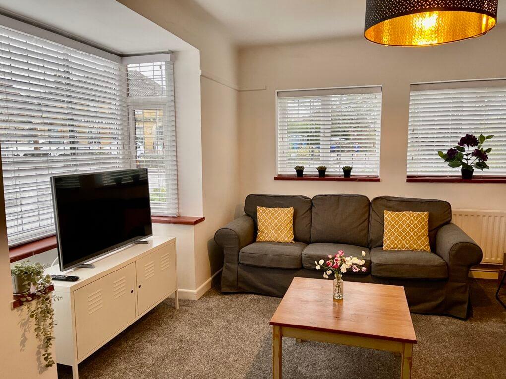 AwayOnBusiness | Spacious Detached Highfield House