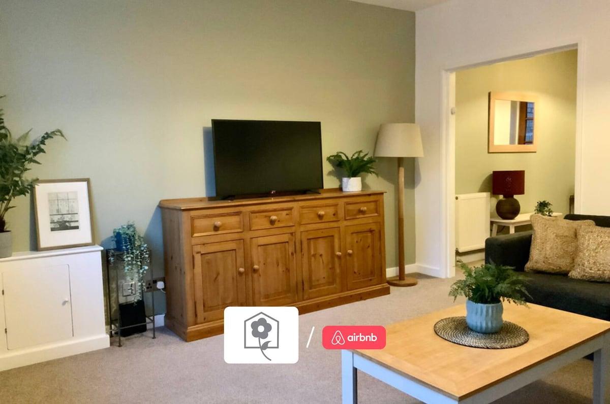 AwayOnBusiness | Character Cosy Town House3