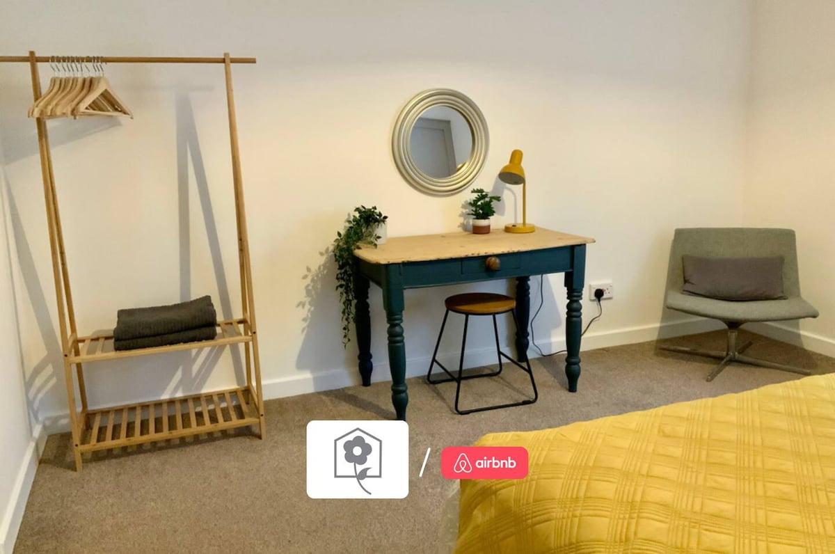 AwayOnBusiness | Character Cosy Town House5