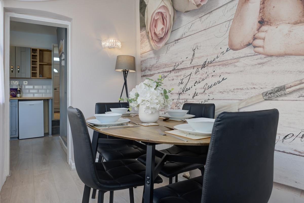 Cosy Stamford Retreat 2 Bed House Near Town Centre4