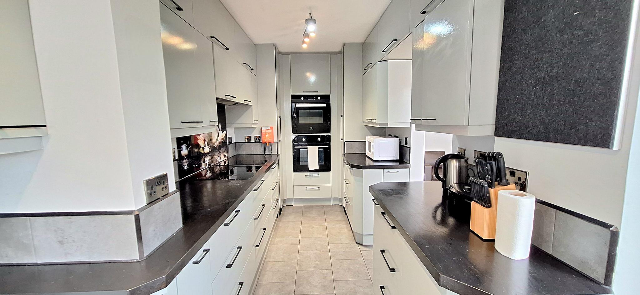 Large House Greenford Free parking