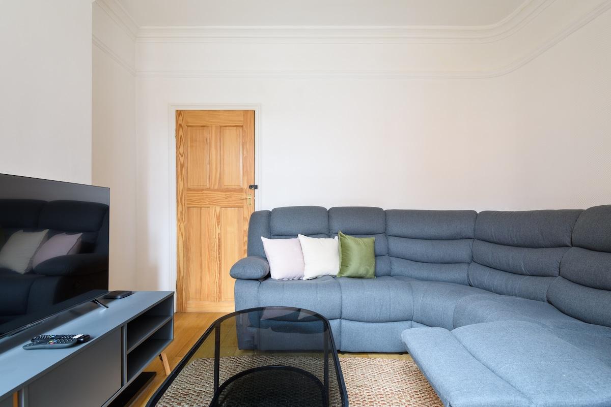 6Bedroom House with Free Parking5