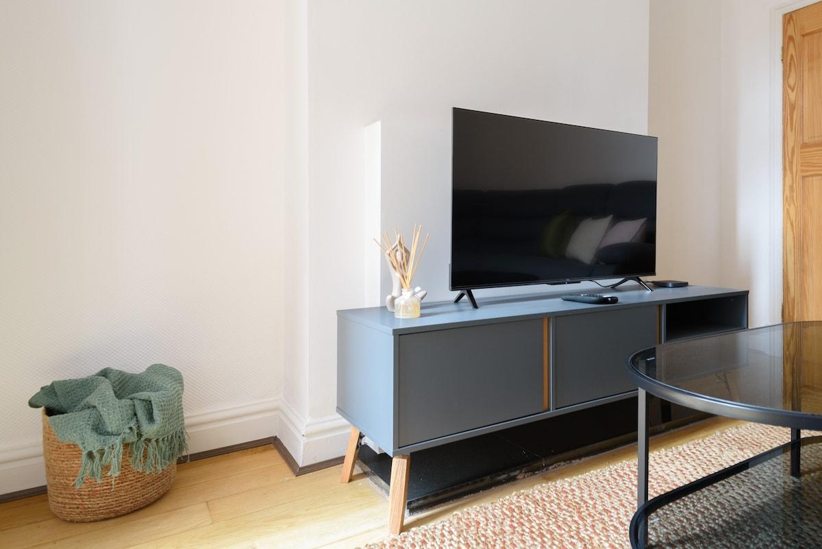 6Bedroom House with Free Parking6