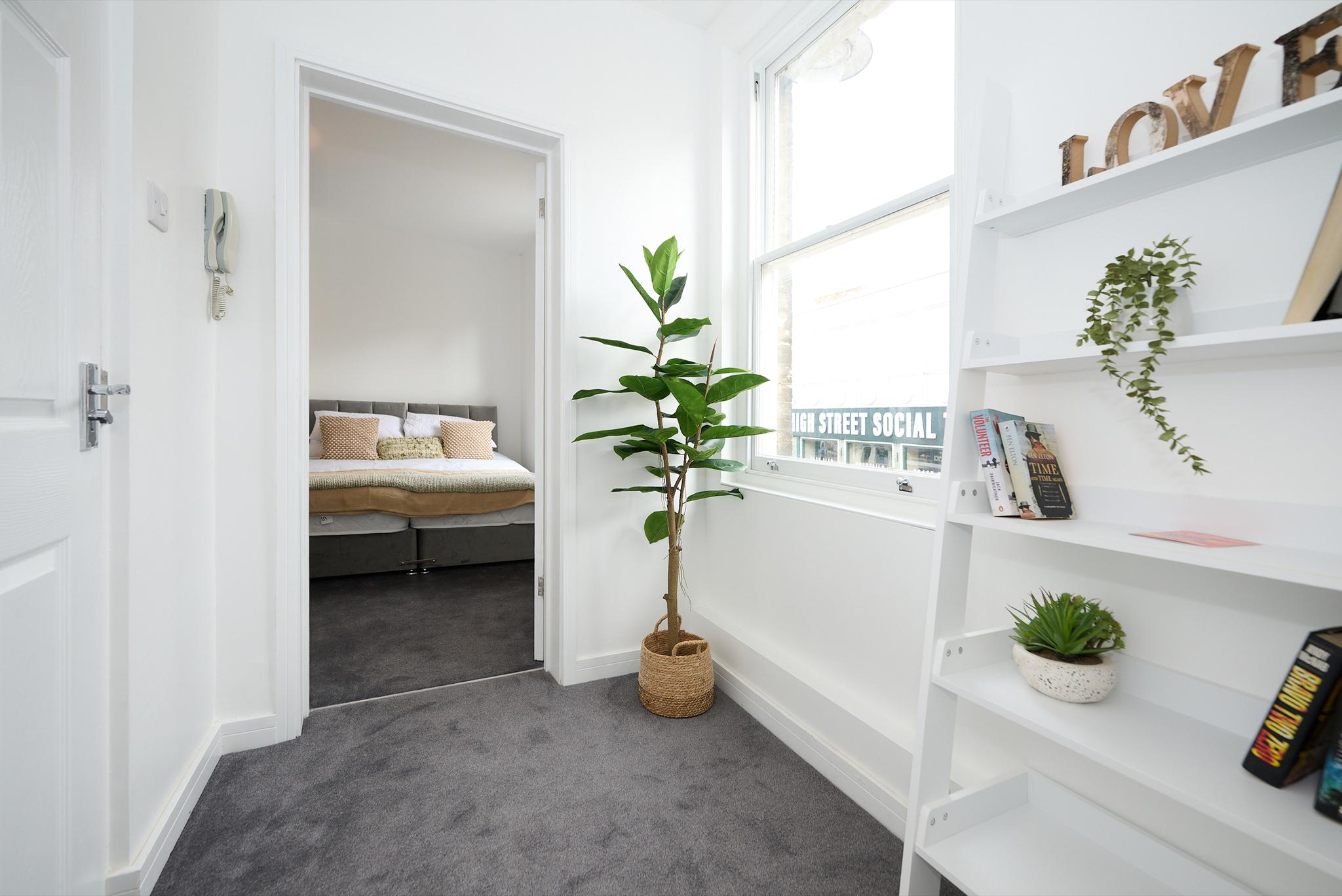 This is the One bright central 1BR well equiped.6