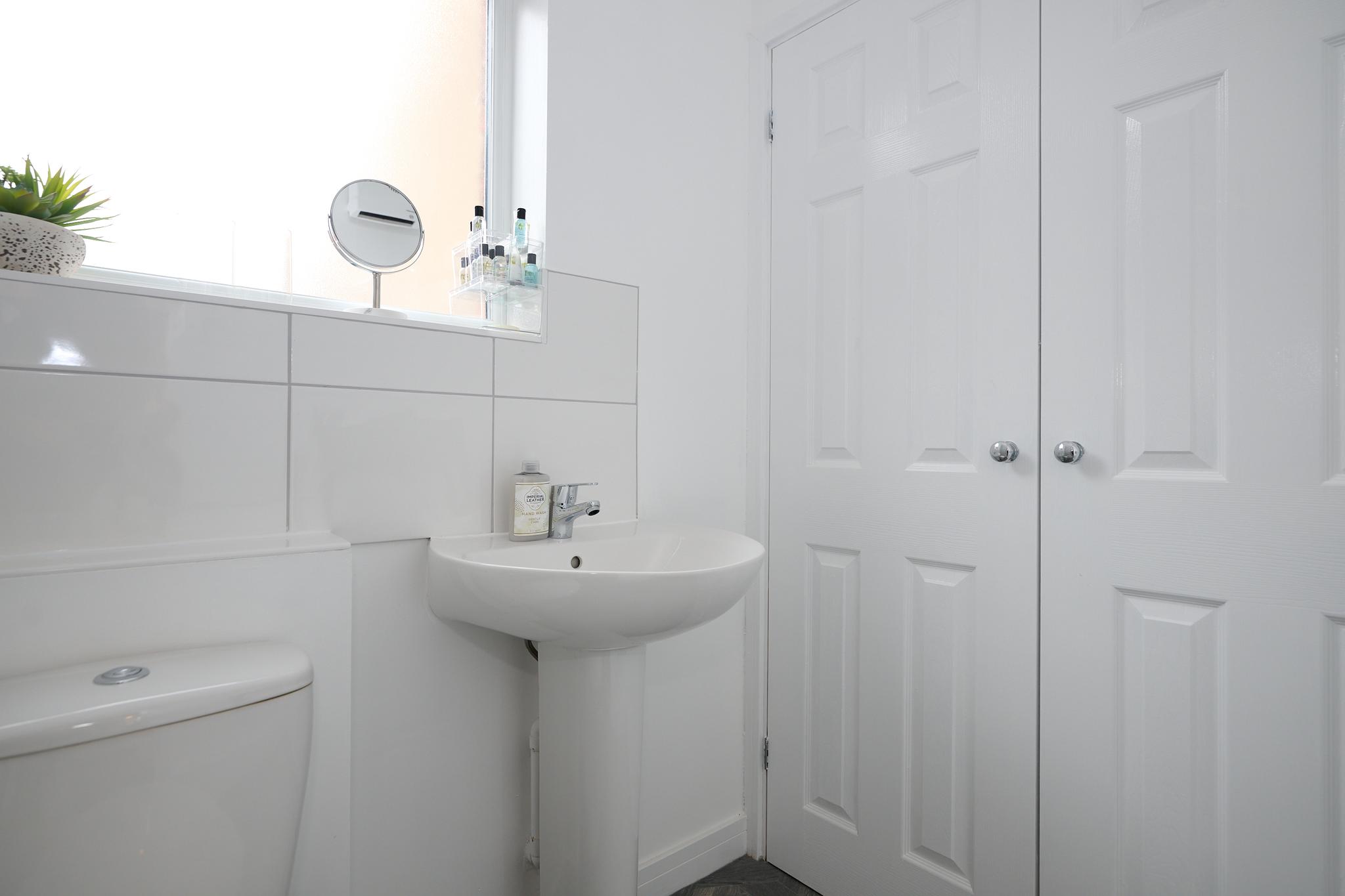 This is the One bright central 1BR well equiped.5