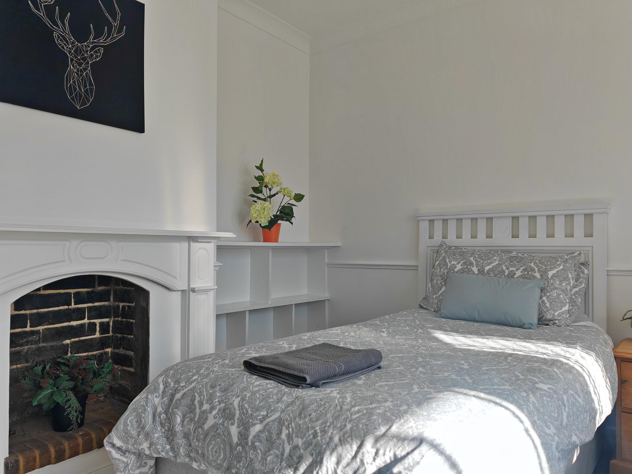 Large, Bright Character Apt with Balcony/Terrace