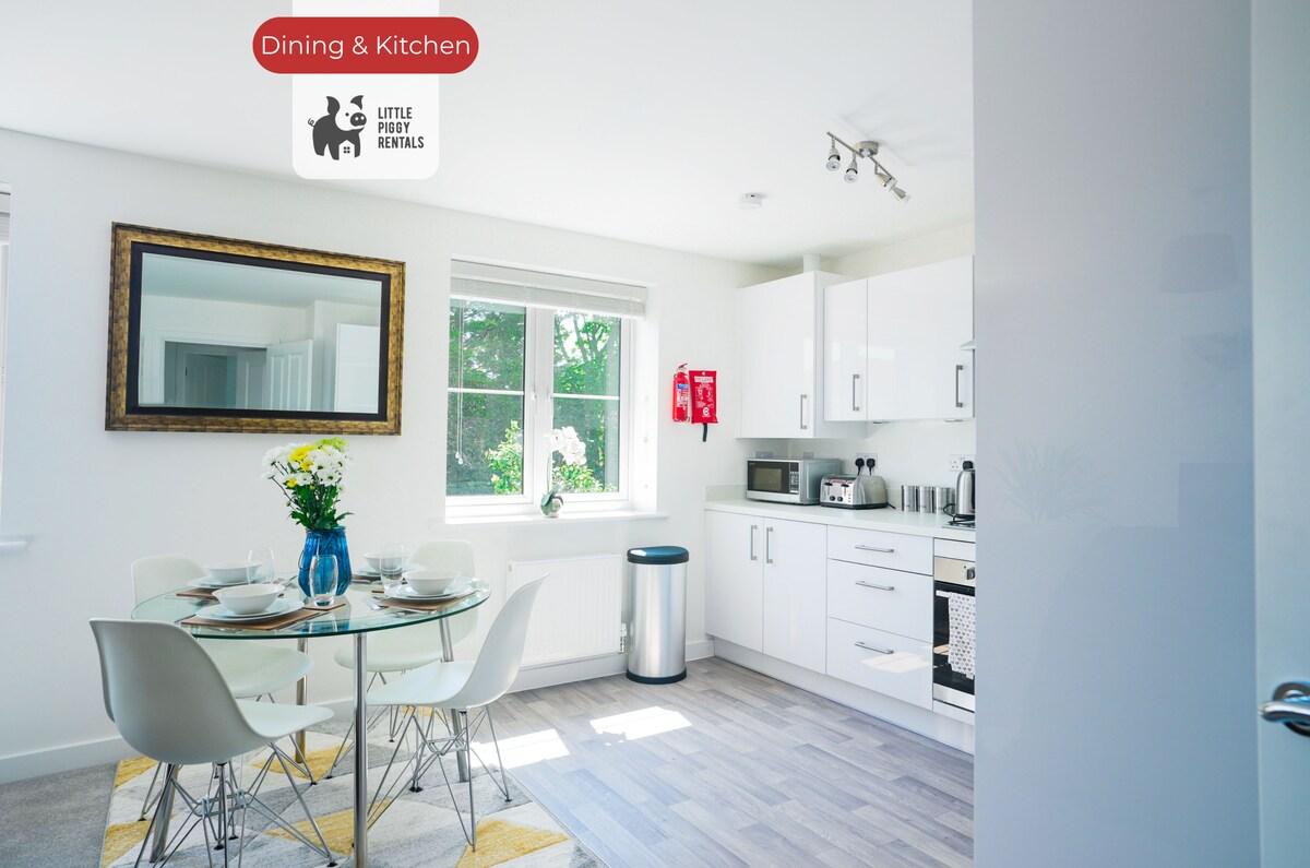 Central 2BR Flat | 2 x Parking, Quiet, Modern Stay4
