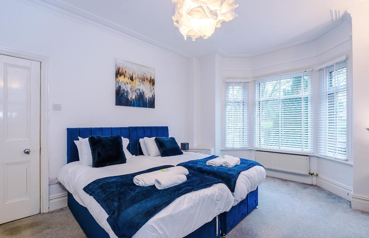 Walkden, Worsley 4 Bedroom House w/ Free Parking2