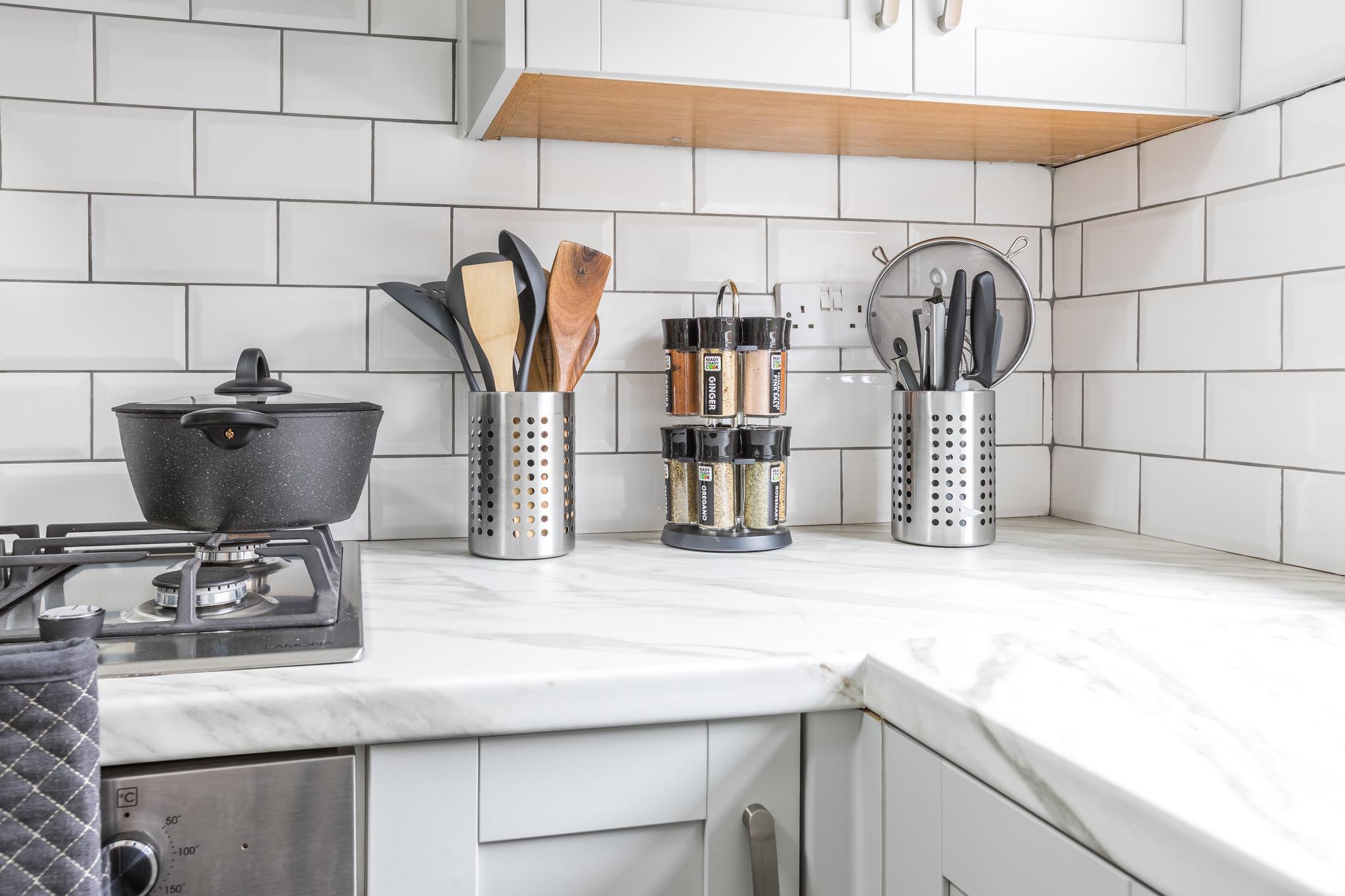 Modern 3BD House Manchester - Free Parking & WiFi5