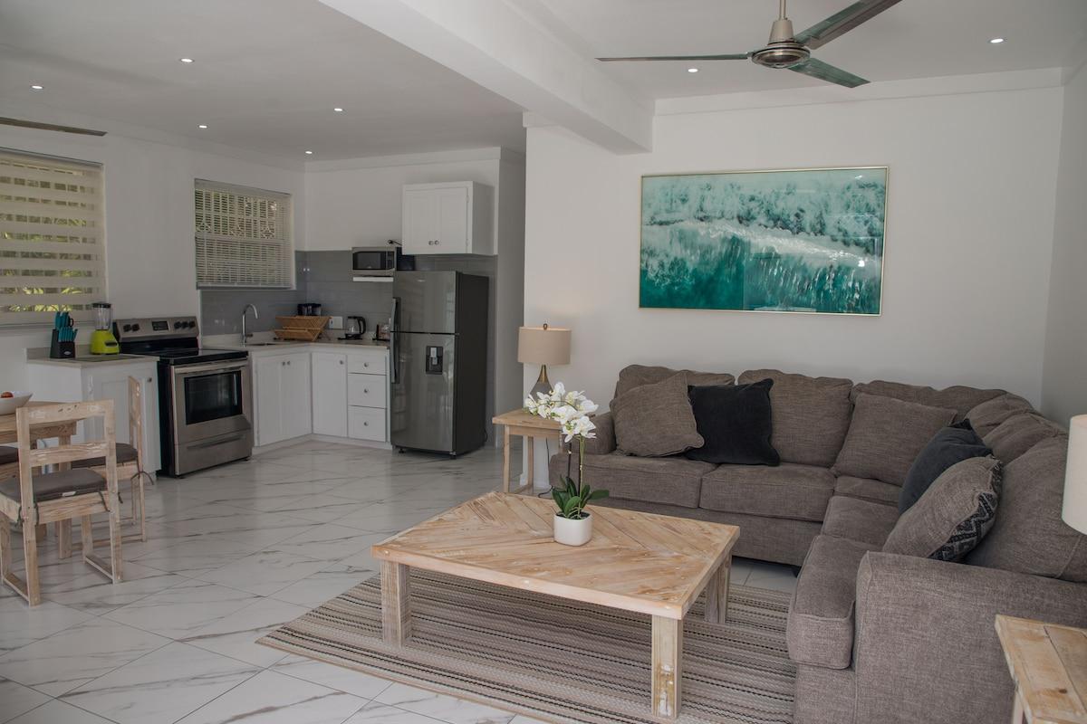 Summer Getaway: 2Bed Bungalow with Private Pool1