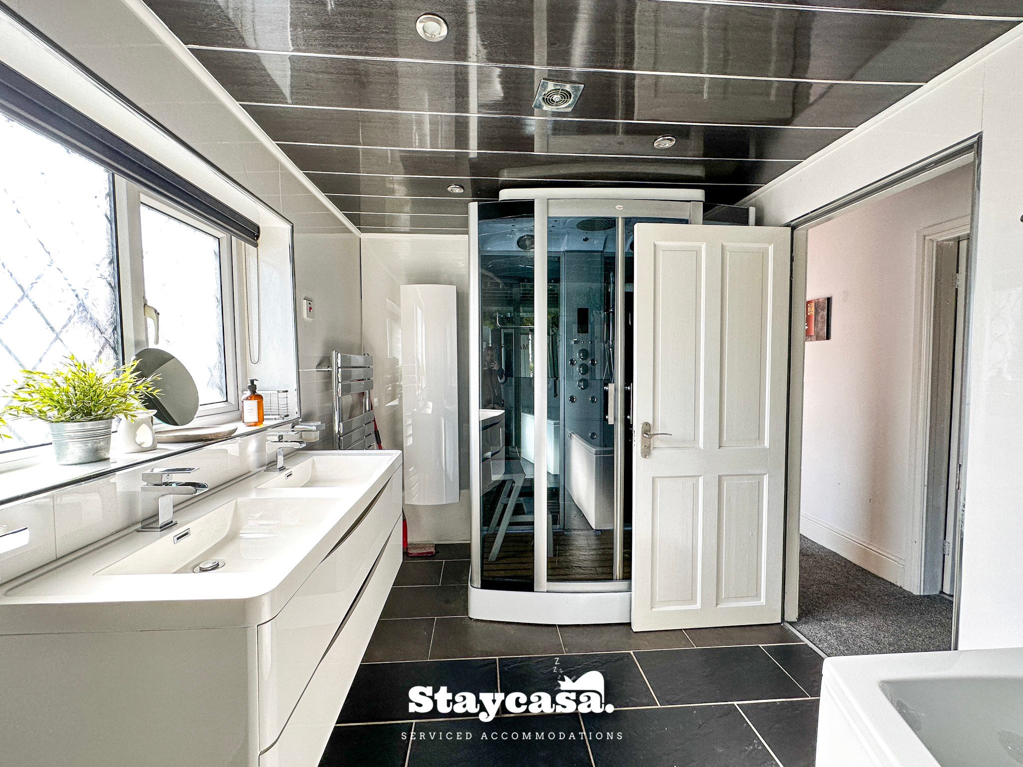 5BR Manchester Home w/ Jacuzzi, Parking & Garden5