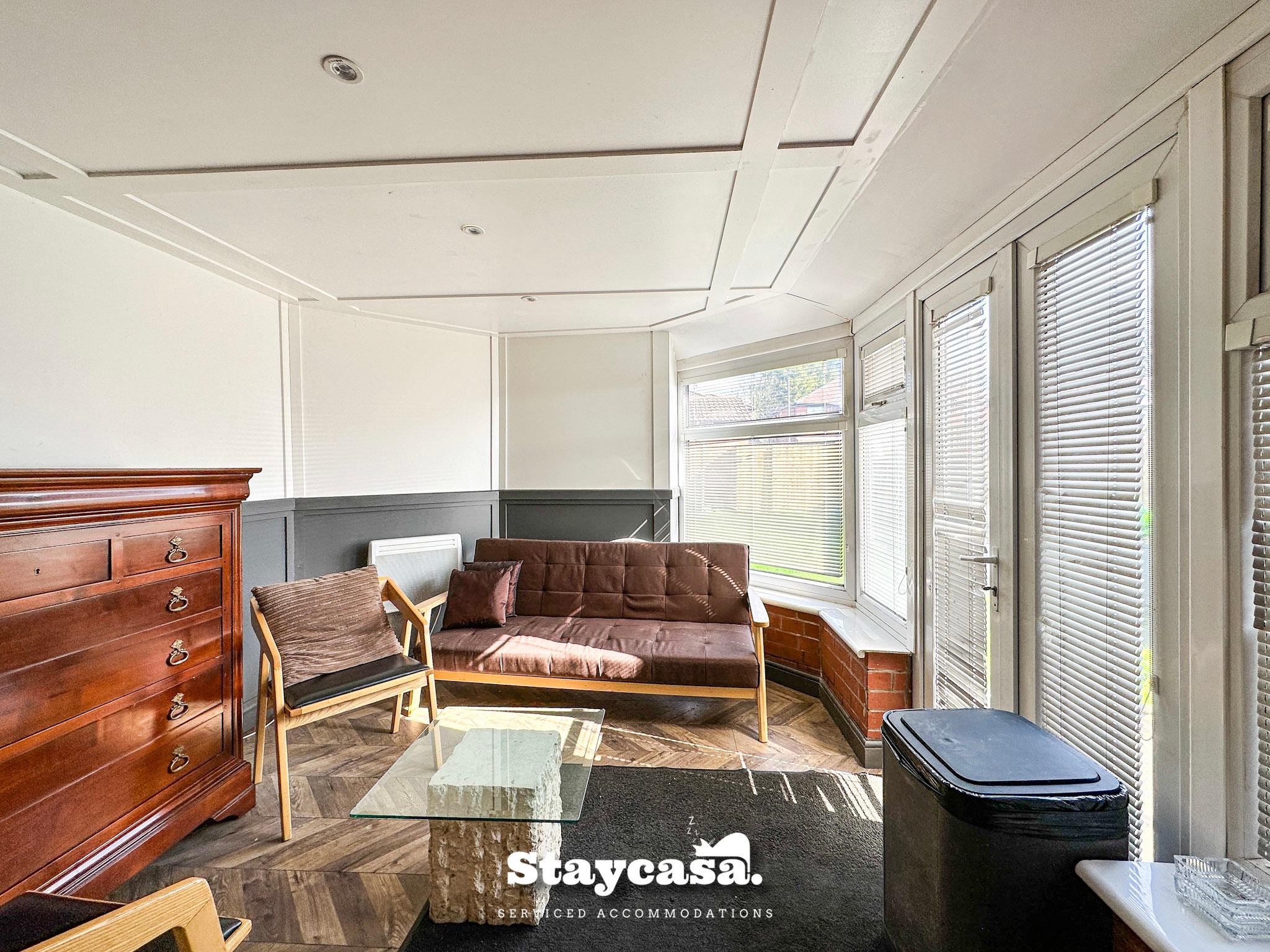 5BR Manchester Home w/ Jacuzzi, Parking & Garden4