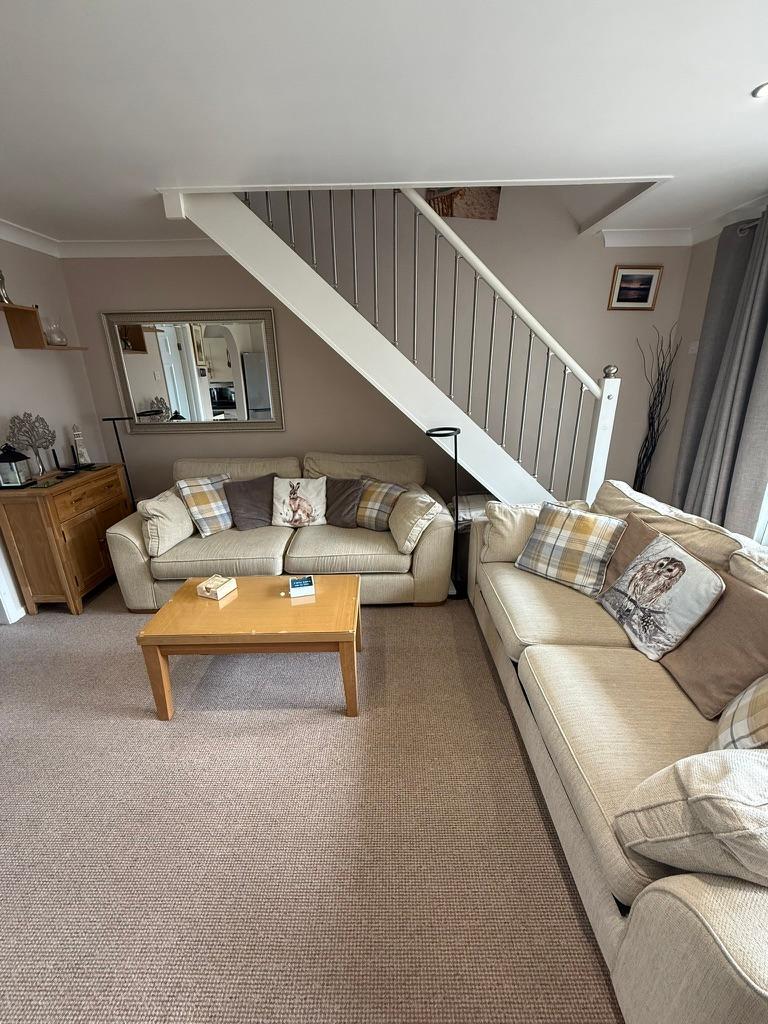 Lovely 3 Bedroom holiday Home Next to the Sea2