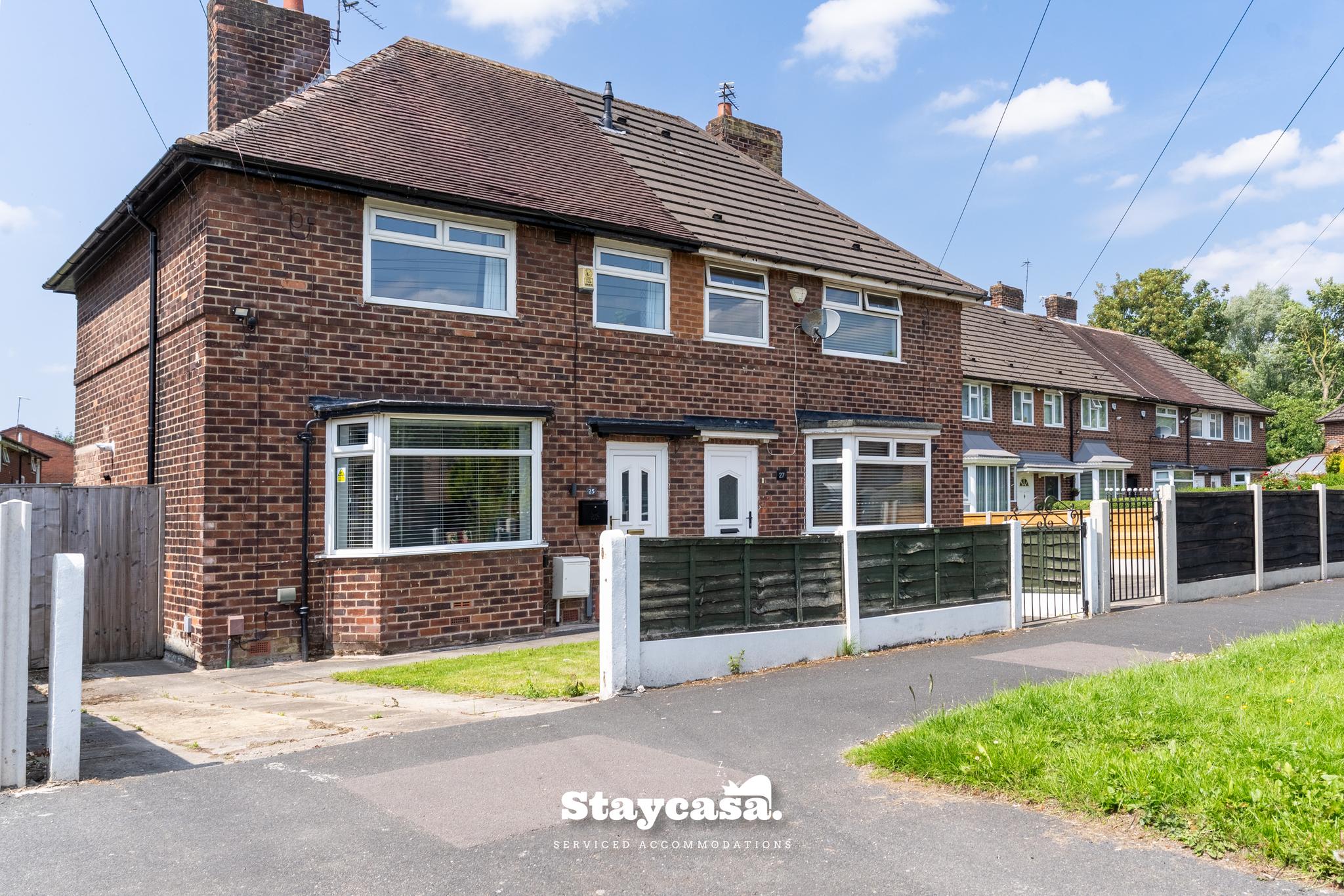 3-Bedroom House w/ Free Parking, Near MAN Airport!