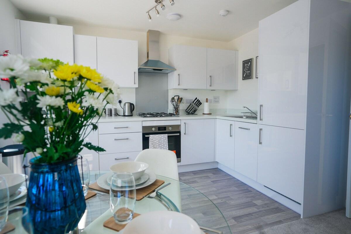 Premium Central 2br Apt near Station w/ 2x Parking3