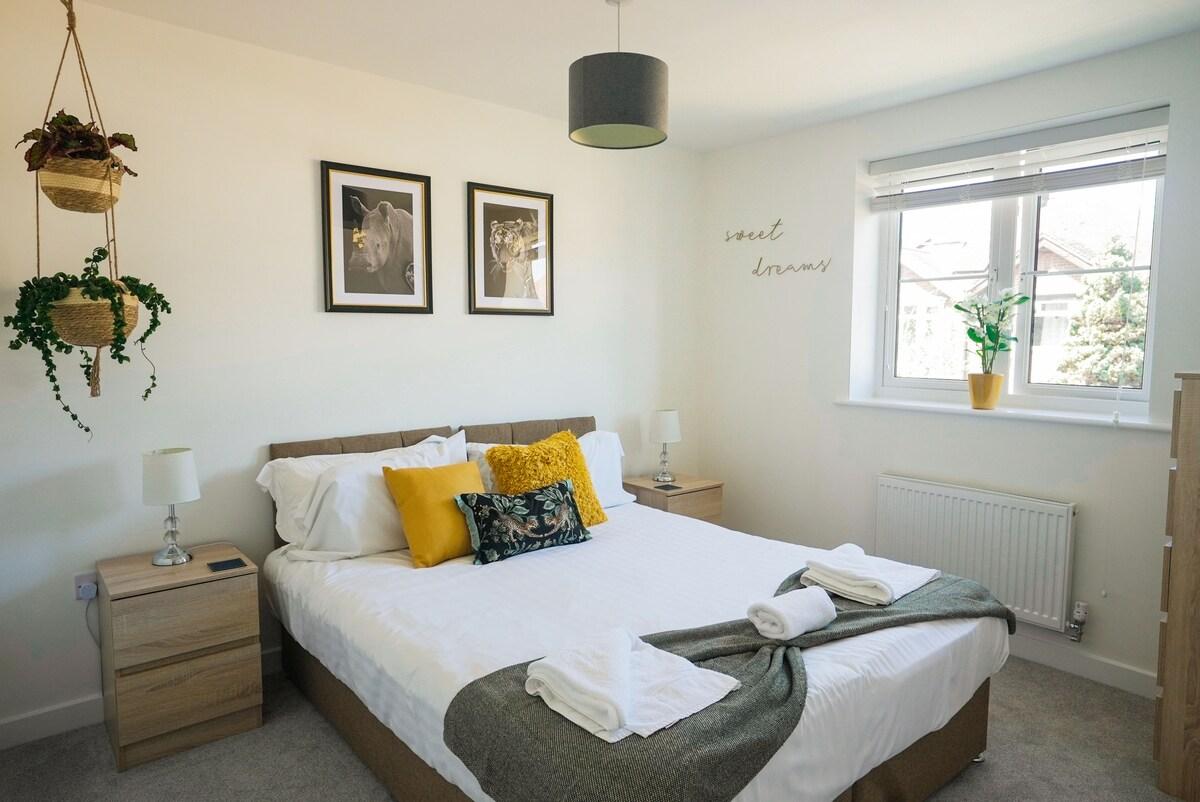 Premium Central 2br Apt near Station w/ 2x Parking2