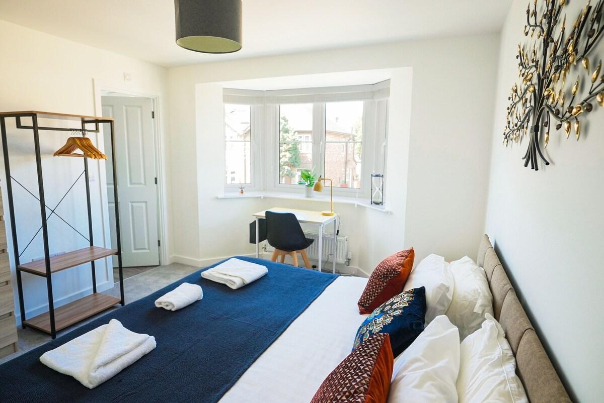 Premium Central 2br Apt near Station w/ 2x Parking6