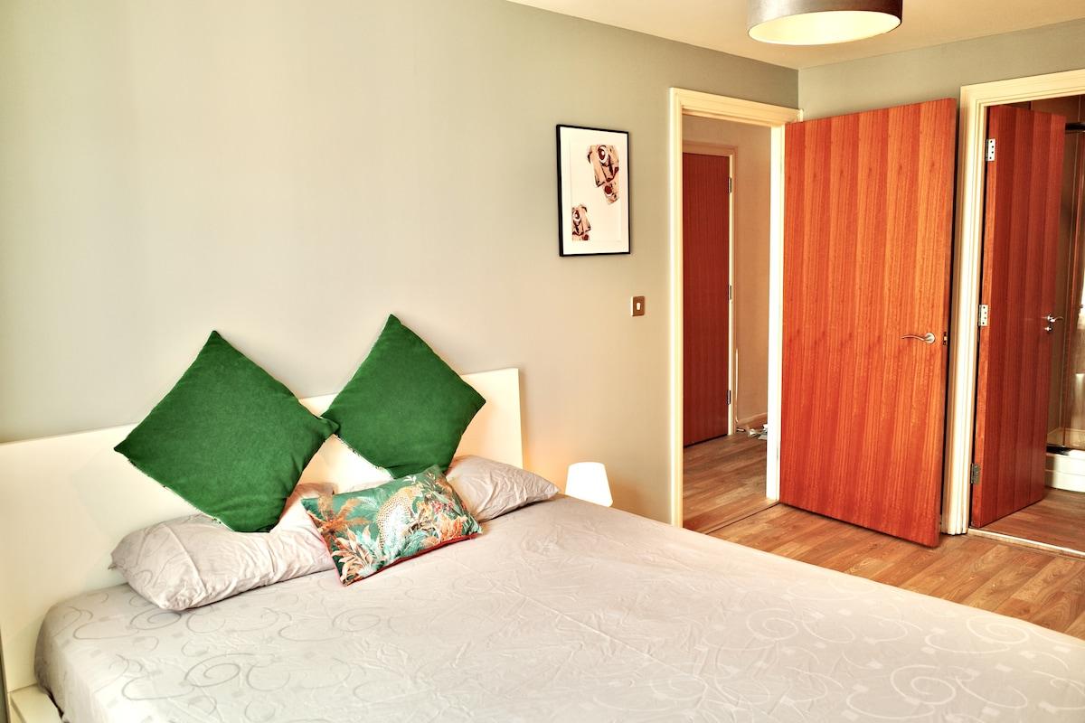 Central 2BR Birmingham Apt - Free Parking