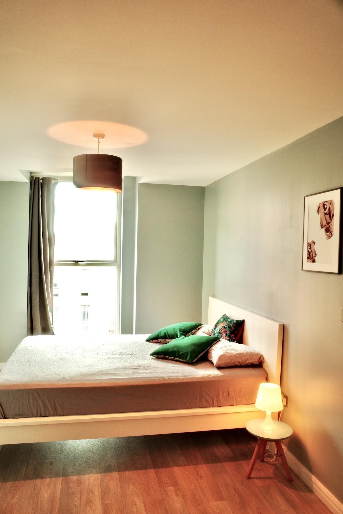 Central 2BR Birmingham Apt - Free Parking2