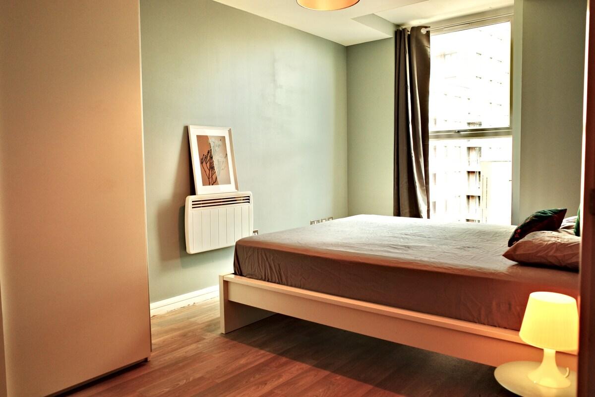 Central 2BR Birmingham Apt - Free Parking4