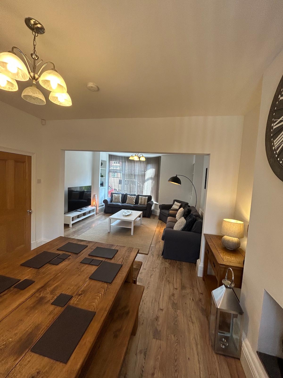 Beautiful 4BR Home near Chester Racecourse2