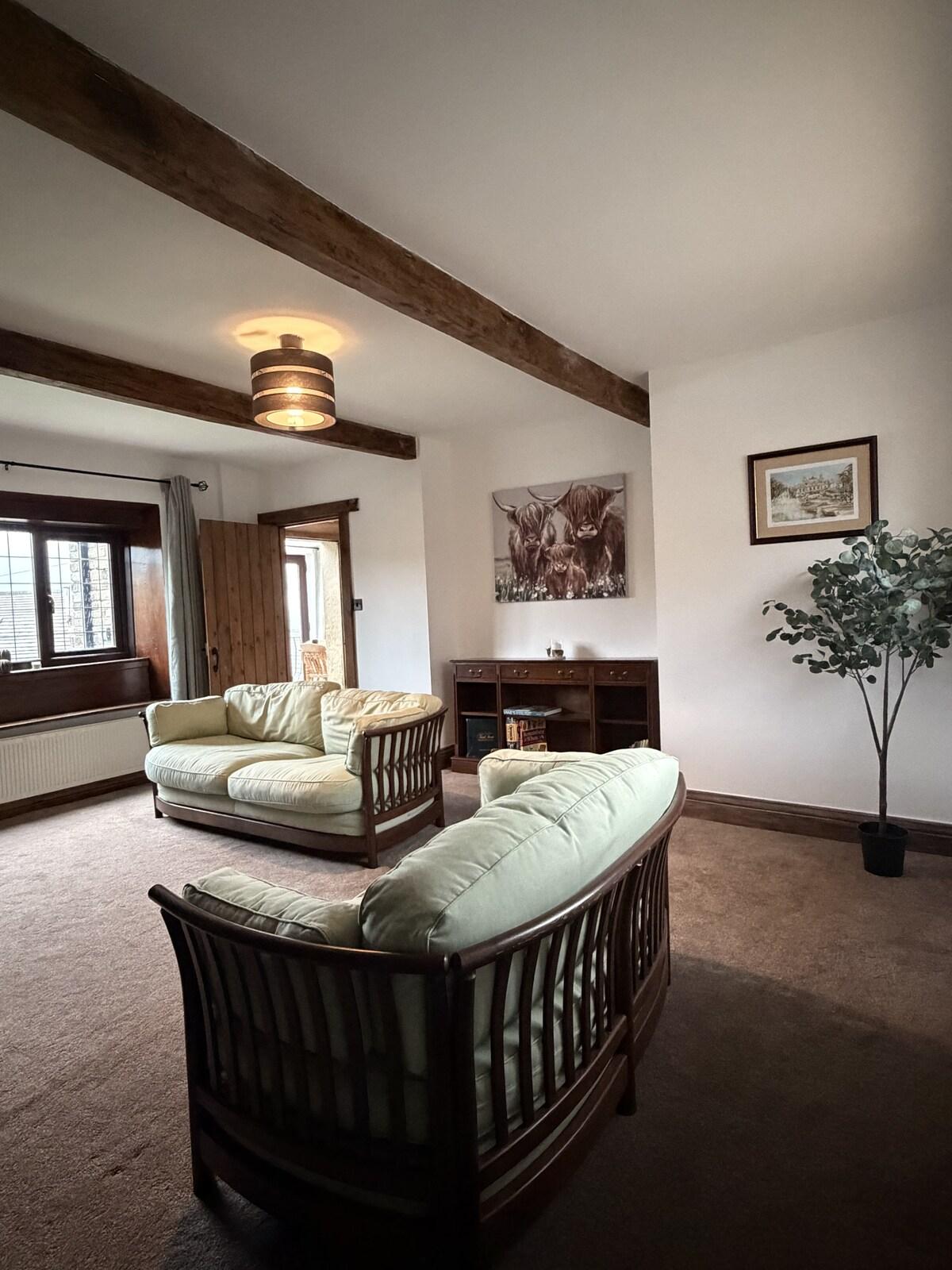 Bradshaw Cosy 2BR Retreat - Free Parking!