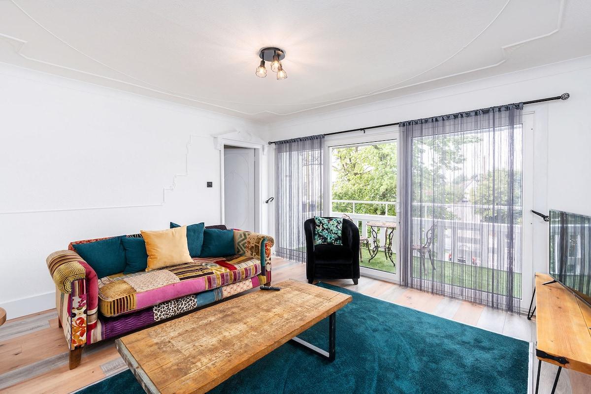 3 BR Chic Home with Balcony & Free Parking!2