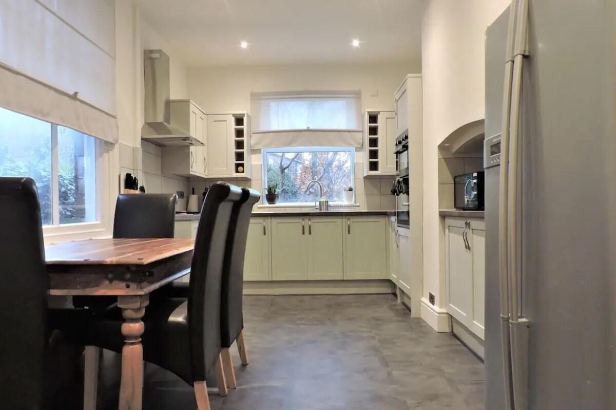 Cosy Victorian Home in Levenshulme's Trendy Suburb5