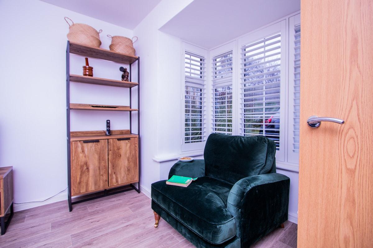 Charming 1BR House in Eccles with Free Parking3