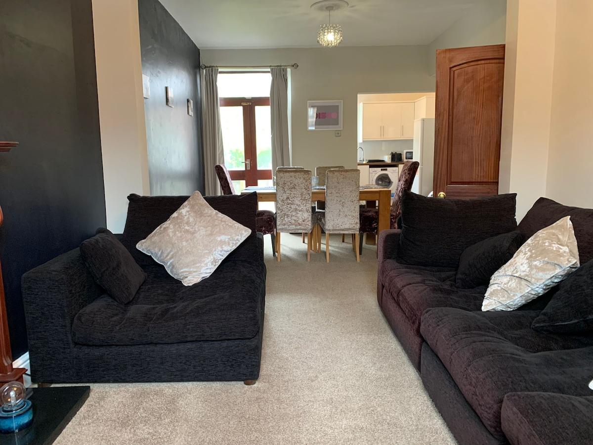 Beautifully Styled 2BR Home with Garden4