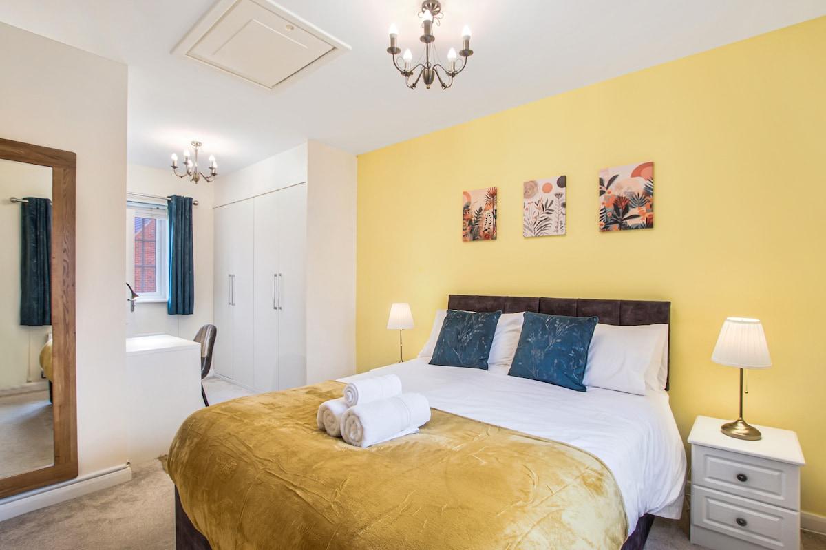 4 Bed 3.5 Bath in Bedford I Sleeps 7-9 I Parking1