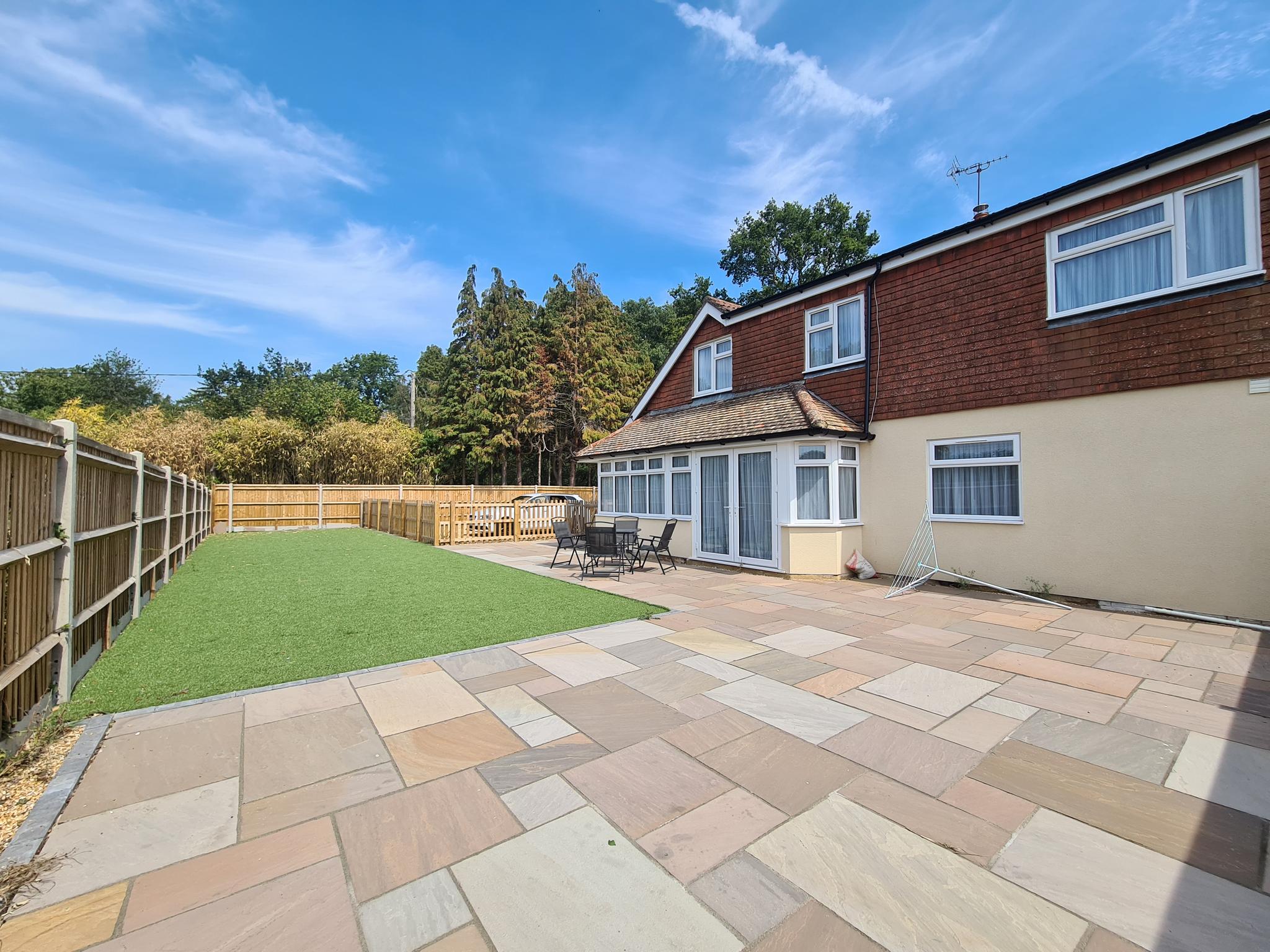 Spacious 6 BR - Sleeps 6-12 - Free Parking2