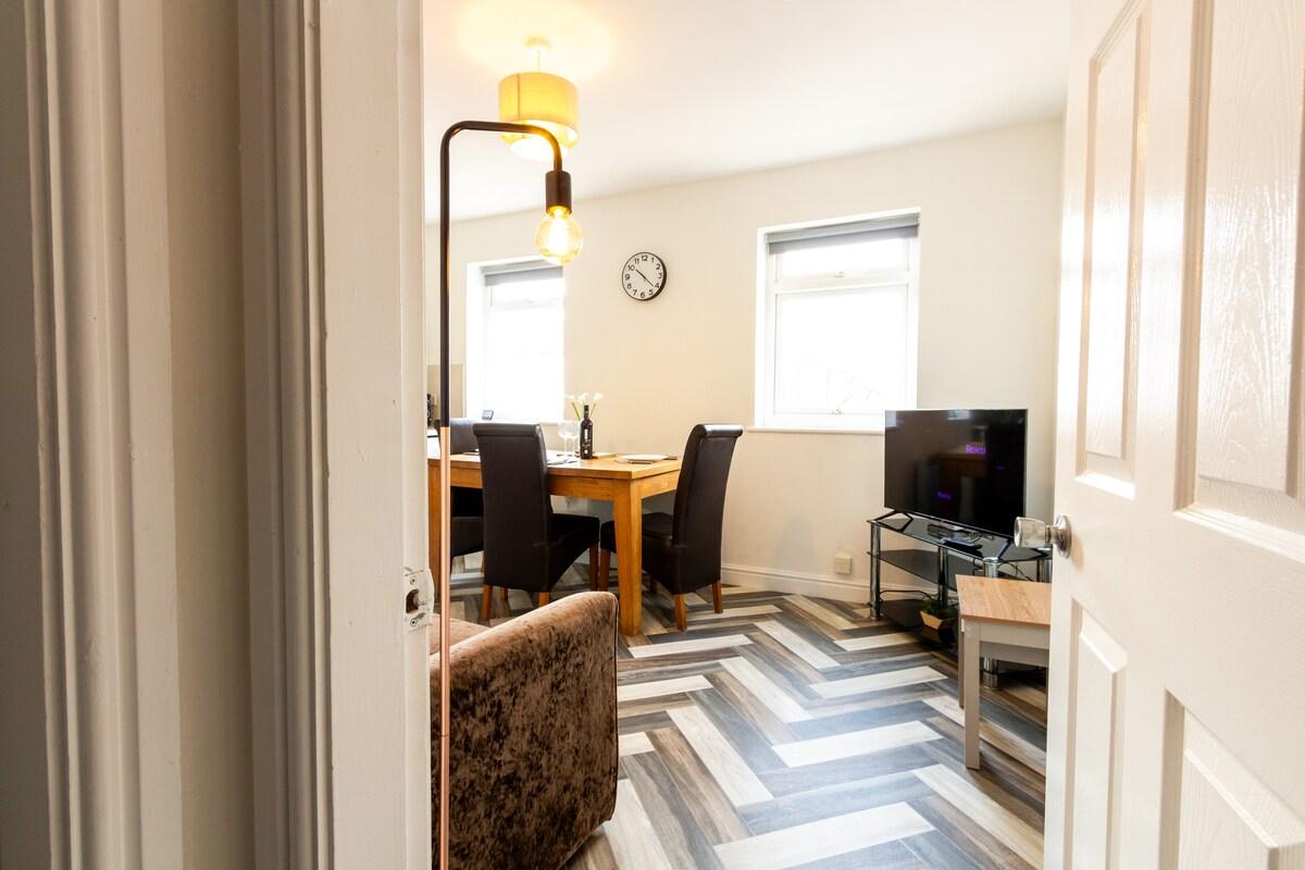 Cosy & Compact Apartment in Swinton3