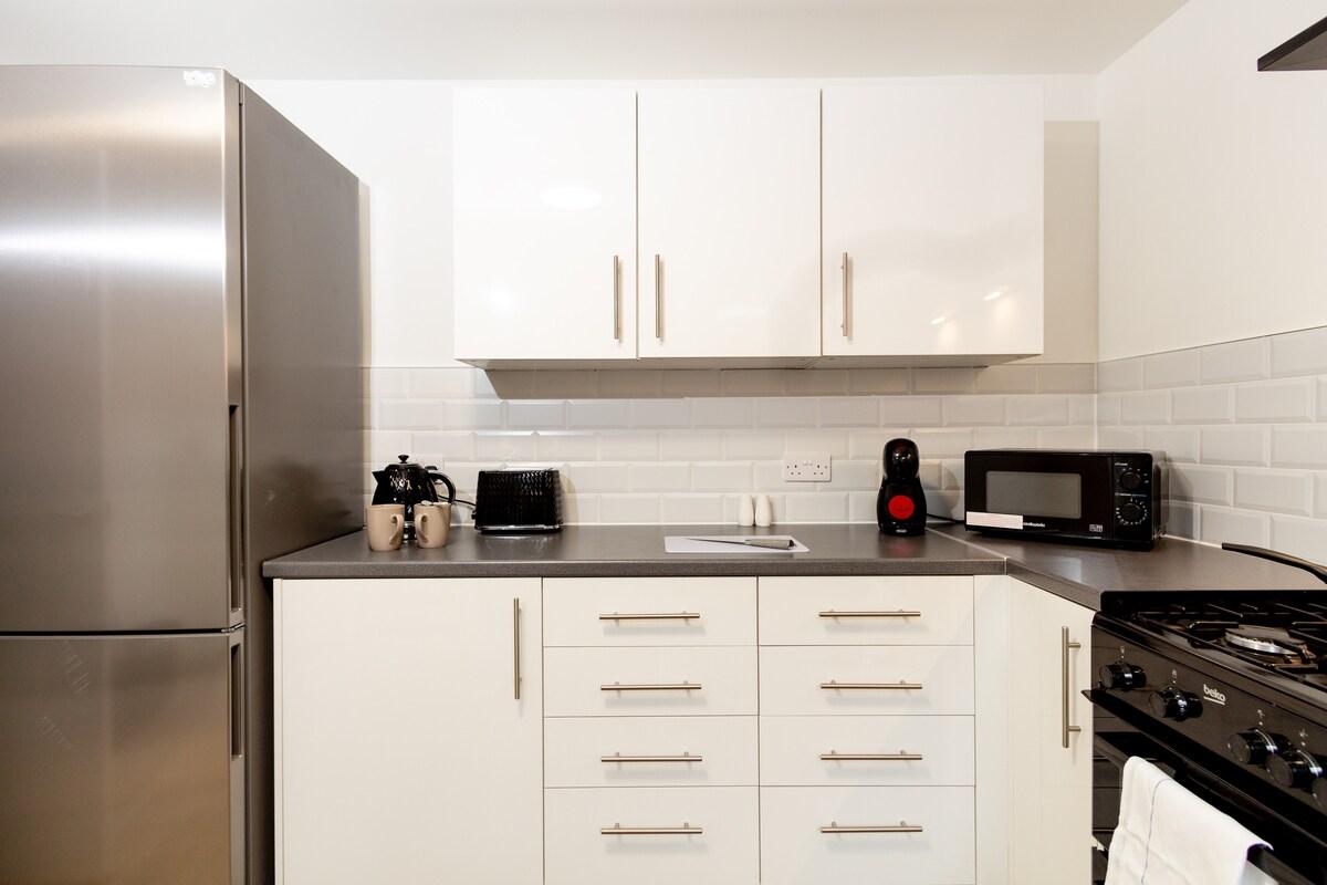 Cosy Large Ensuite Room in the Heart of Oldham4