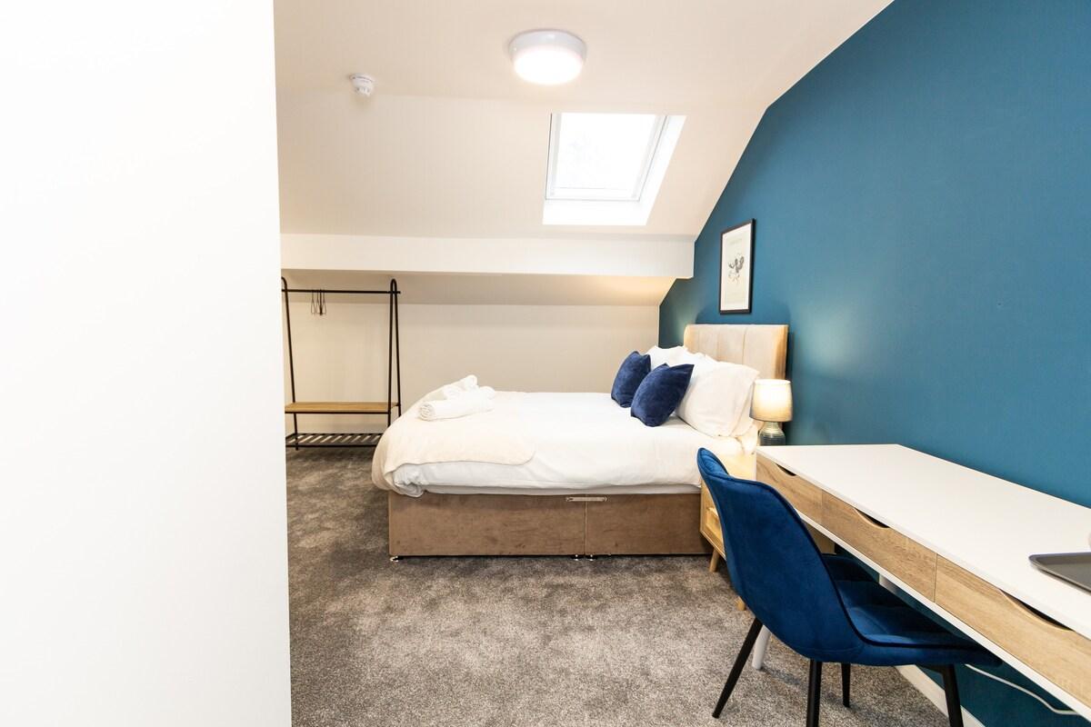 Cosy Large Ensuite Room in the Heart of Oldham5