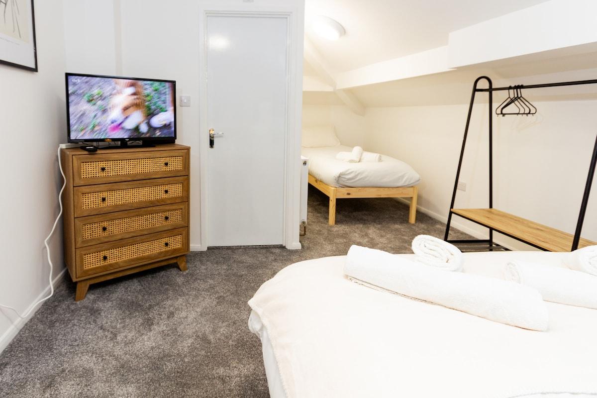 Cosy Large Ensuite Room in the Heart of Oldham2