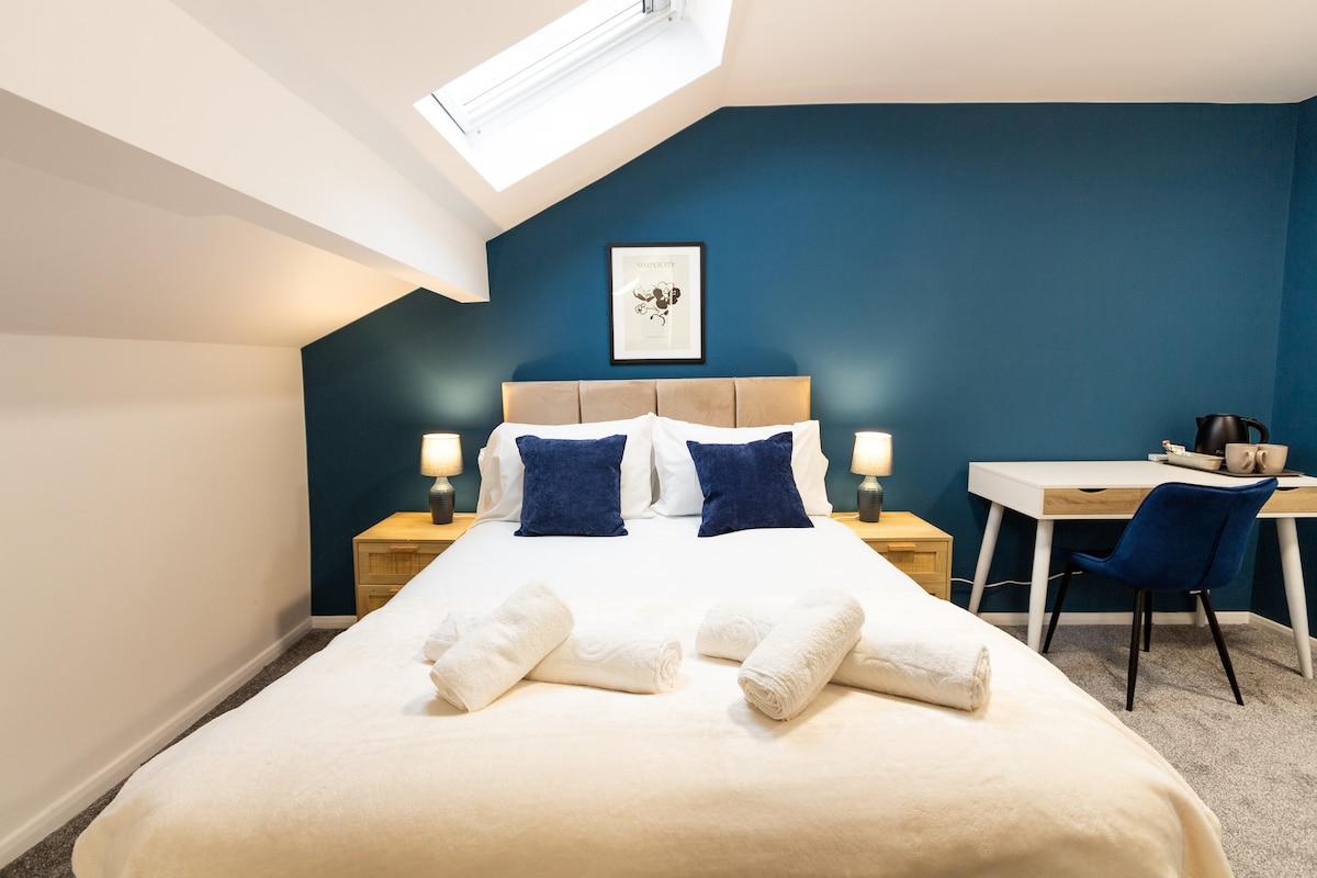 Cosy Large Ensuite Room in the Heart of Oldham