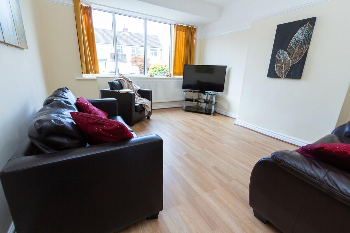 Spacious 2BR Home with Free Parking1