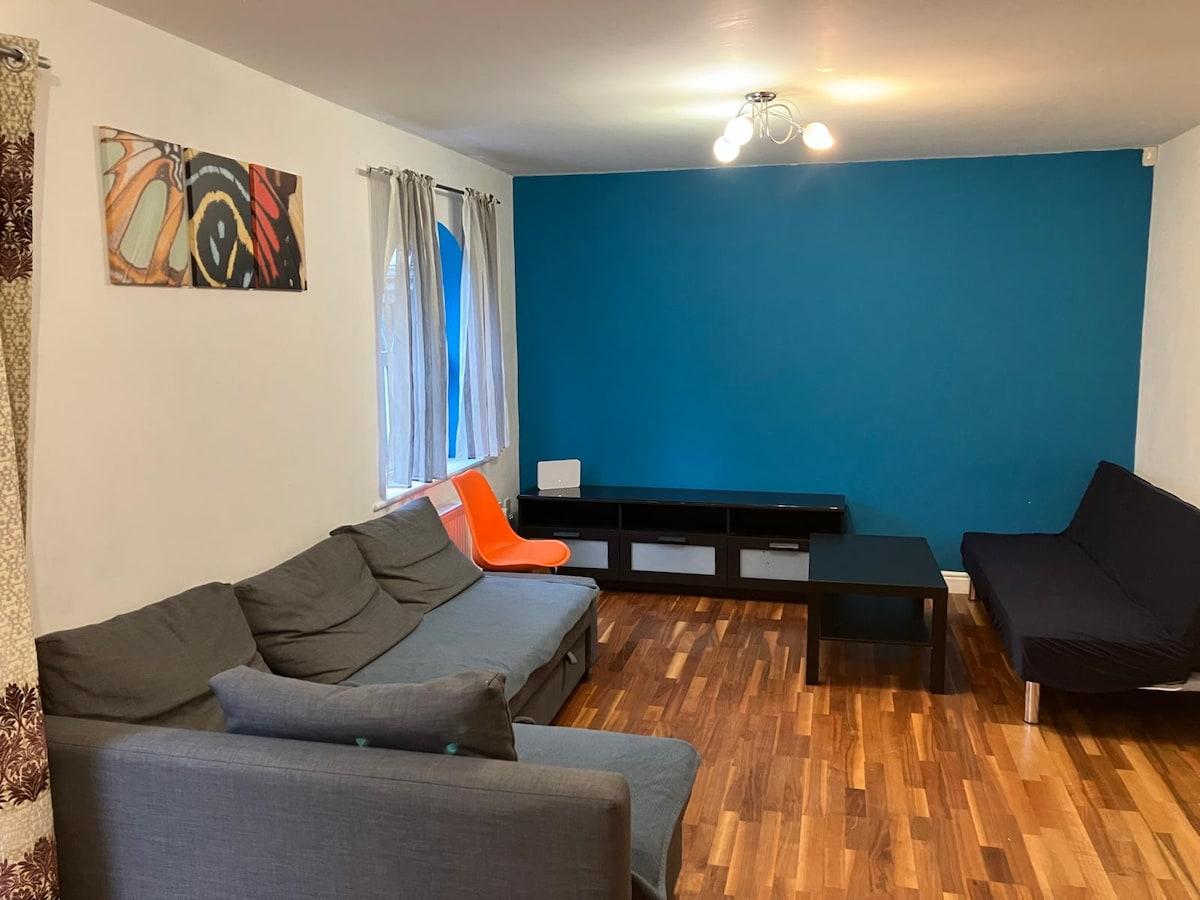 Spacious Home in Walsall with Parking & Garden3