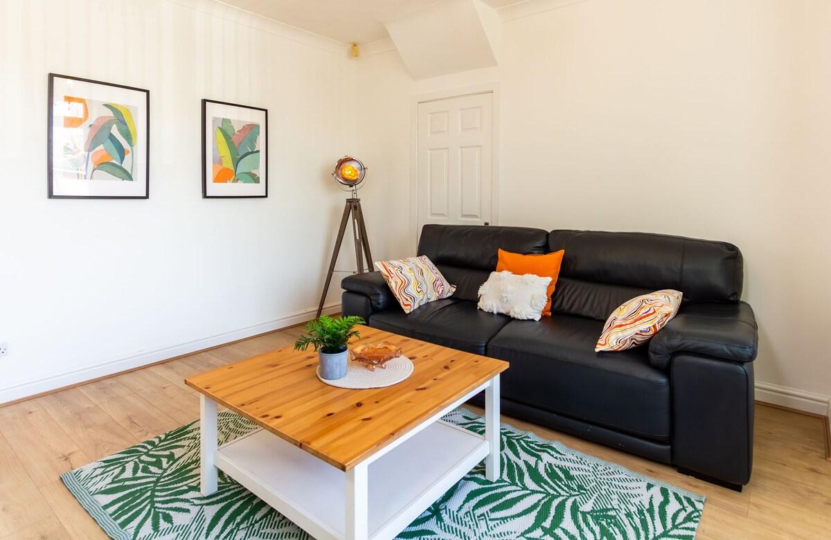 Stylish Comfort: 2BR Home in the heart of Wigan3