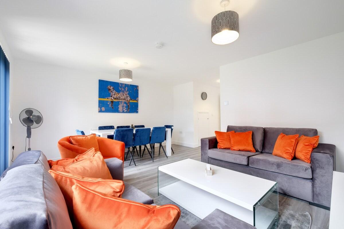 Modern 5 Bedroom 3 Bathroom Serviced House3